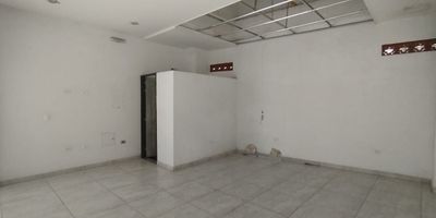 Se Arrienda local comercial de 30m2 ubicado en el municipio de Marinilla - Antioquia Estas buscando el espacio perfecto para comenzar o hacer crecer tu negocio? Este local comercial reune todo lo que necesitas: visibilidad, ubicacion estrategica y comodidad.

