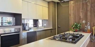 Se Vende Apartamento En el poblado, Milla de Oro 

Área 125 mts2 
Nivel 7

Vista panorámica 

Amplios Espacios Distribuidos en 2 Alcobas, 2 baños,sala comedor,  cocina integral, zona de ropas,  balcón, 2 Parqueaderos, Cuarto Util 

Excelente Ubicación 

Unidad cerrada, vigilancia 24 horas,  piscina, jacuzzi, Gimnasio, cancha múltiple, juegos infantiles, zonas verde,
Estrato 6
Admón 900 Mensual 
Precio $ 1350 Millones Negociables