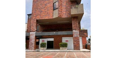 Vendemos local ya alquilado a 1 año, a restaurante por el 0.8% del precio de venta del inmueble. Ubicado en la calle 1a con cra 59, Cuarto de Legua, sur de Cali. Son 50 M2, tiene baño y bahía para carros.
