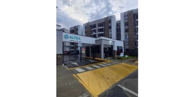 Alquilamos apartamento Nuevo con garaje privado, ubicado en conjunyo Altea-Parque Natura Jamundí, área construida 75 m2, son 2 habitaciones, 2 baños (Ppal con vestier) estudio, sala tv. O 3a. Hab. cocina integral.y balcón. Zonas comunes: Piscinas. zona BBQ, salón social y área para GYM, cancha multiple y juegos infantiles.
