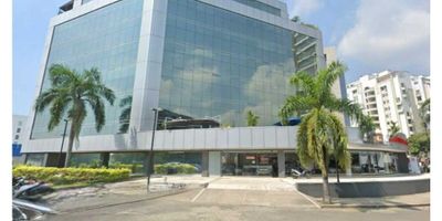 Vendemos Oficina en El centro empresarial Chipichape 6to piso, área 41.69 m2 construidos y área total privada de 39.58 m2, excelentes acabados generales, con divisiones en vidrio, puestos de trabajo, un baño, un parqueadero ubicado en el sótano, Incluye mobiliario excepto computadores, switch y cámaras.
