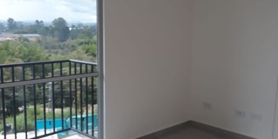Apartamento para arriendo en unidad residencia nativa. 3 habitaciones, 3 closets , 2 Banos, cocina integral, red de gas, zona de ropas, calentador y parqueadero , cuarto util. Las zonas comunes tienen parqueadero para visitantes, juegos infantiles, cancha sintetica de futbol, salon social y piscina.