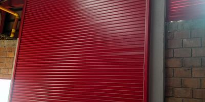 En venta amplia bodega con uso de suelo industrial y comercial, ideal para diferentes tipos de negocio o almacenamiento.

Área total 420 m2

Ubicación esquinera con excelentes vías de acceso

Puerta eléctrica de 4,50 m por  6 m

Energía trifásica instalada

Valor de venta1.100.000.000

Una excelente oportunidad para inversionistas y empresarios que buscan un espacio estratégico en Dosquebradas.