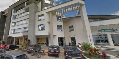 Vendemos consultorio en la ciudad de Popayán, en El Centro de Alta especialidad Ciudad Blanca, área 70 m2 más dos parqueaderos, cocineta, baño y terraza privada, EDIFICIO con Portería, vigilancia, Recepción, el Centro de Alta Especialidad cuenta con 46 consultorios, 7 locales comerciales, 45 parqueaderos y ascensor, excelente ubicación, alta valorización.
