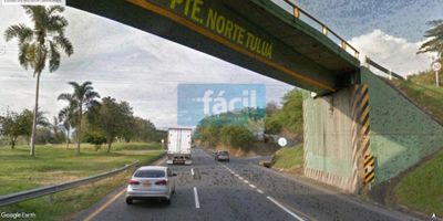 Vendemos lote al norte de Tulua, con bella vista a la ciudad, frente al nuevo terminal de transportes, al lado de la doble calzada Tulua a Zarzal, ideal para desarrollo hotelero, residencial o institucional. área total 24.016 m2 (integra 2 lotes de 16.019 m2 y 7.997 m2)  
