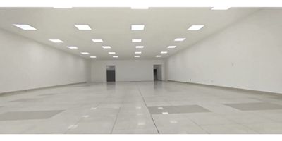Excelente local comercial ubicado en  Villavicencio, con espacios amplios y funcionales, ideal para uso institucional o empresas del sector salud. Su infraestructura está pensada para garantizar confort, eficiencia y seguridad en la operación.

Características principales
Área total: 393 m² (357 m² + mezzanine de 36 m²) // 2 baños // Subestación eléctrica de 112,5 KVA // Ductería para aire acondicionado // Excelente iluminación // 4 parqueaderos en bahía // No se paga administración .
