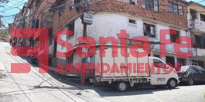 LA PROPIEDAD CUENTA CON 1 NIVEL, SALA COMEDOR, 2 CLOSET, COCINA SEMI INTEGRAL, PISO EN BALDOSA, GAS X PIPETA LA PONE EL INQUILINO, PATIO CUBIERTO, ALACENAS SUPUERIORES.
INMUEBLE SUJETO A VERIFICACION DE DISPONIBILIDAD.