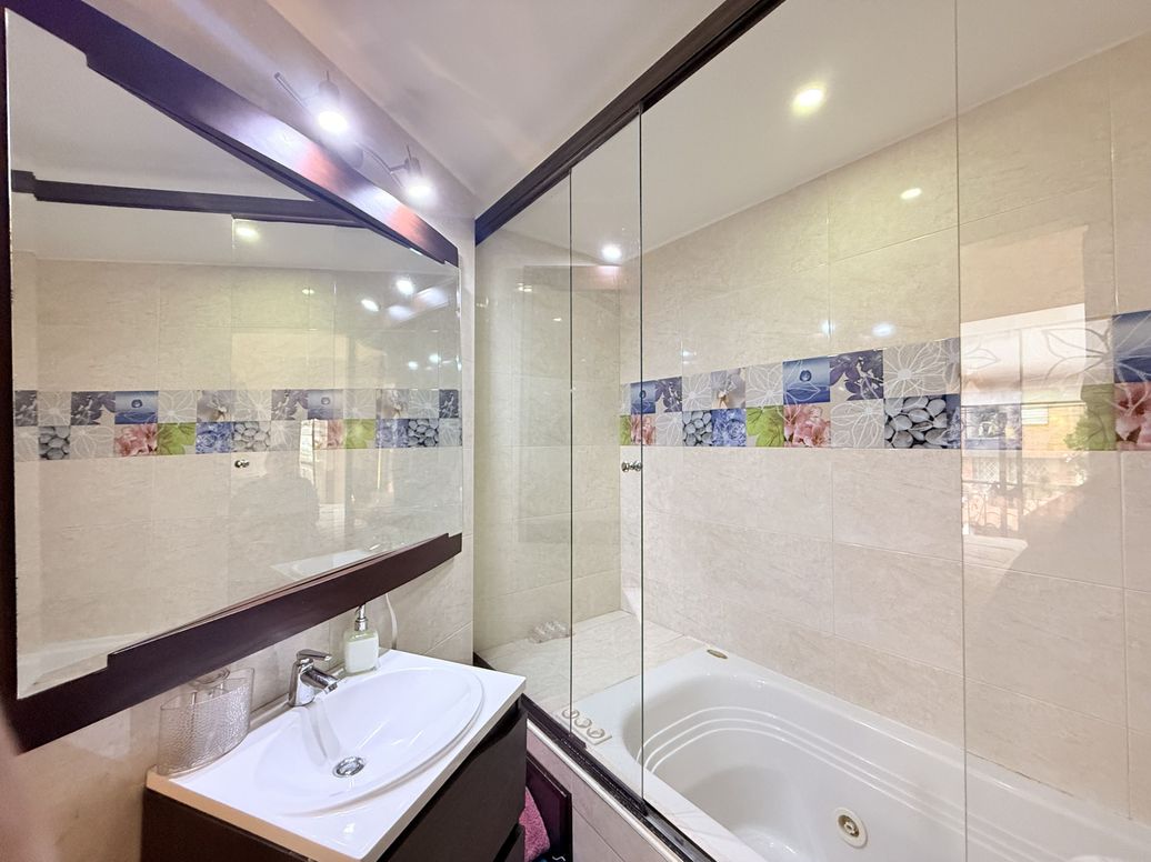 Casa de 4 alcobas en venta en Caobos Salazar, Bogotá, 270 m² · foto 9 de 20