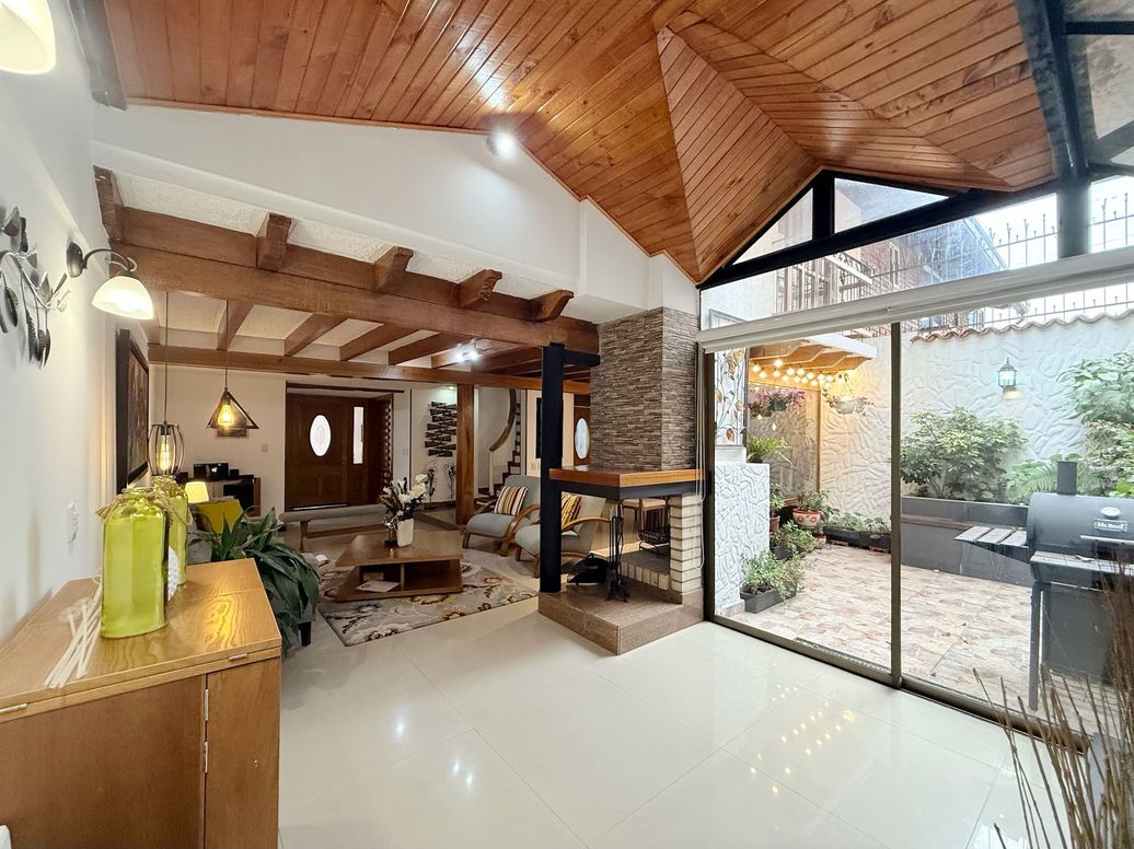 Casa de 4 alcobas en venta en Caobos Salazar, Bogotá, 270 m² · foto 2 de 20