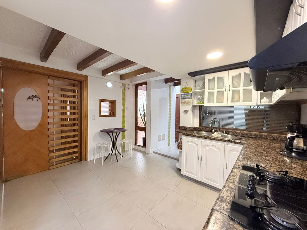 Casa de 4 alcobas en venta en Caobos Salazar, Bogotá, 270 m² · foto 7 de 20