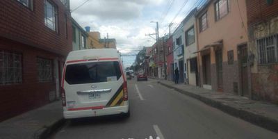 [VEN] ID HOUM: 160012

En Houm te ayudamos de forma fácil y segura. Los beneficios de comprar con nosotros:
    • Te ayudamos a conseguir financiamiento a través de una asesoría personalizada
    • Mediación y seguimiento de todo el proceso
    • Ponemos a tu disposición profesionales en notariado, registro y asesoría jurídica
¡Solo te preocupas de las firmas!

Casa en venta, ubicada en el barrio Guadual, con una superficie construida de 168.00 m² y superficie total de 168.00 m². 

Sus principales características son:

    • 4 dormitorios
    • 1 baño
    • No Admite mascotas
    • Año de construcción: 1985
            
Si compras con nosotros, te brindamos asesoría personalizada durante todo el proceso.
        
Más que una inmobiliaria, somos Houm.
*Aplican T&C