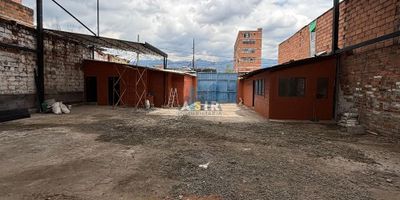 Se arrienda parqueadero con una excelente ubicación, cerca a la estación del metro Estadio. zona roza la 70, zona hotelera, Av. San Juan, Éxito de la 70, Home Center y a diversas zonas comerciales.

No se pierda la oportunidad de ver crecer su negocio, en este agradable espacio con excelente ubicación.