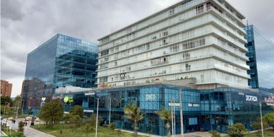 ✨ ¡Vive como siempre soñaste en Ciudad Salitre Occidental! ✨

Arrienda este exclusivo apartamento amoblado de 103 m² con 2 habitaciones, 2 baños y medio, cocina abierta, balcón y parqueadero cubierto. Ubicado en el piso 8 de un moderno edificio dentro de Plaza Claro, con acceso directo a todo lo que necesitas.

? Piscina, gimnasio, sauna, teatrino, ludoteca y mucho más en un conjunto tipo club.
✅ Seguridad 24/7 y espacios llenos de confort.

? ¿Te interesa? Déjanos tus datos y uno de nuestros asesores te contactará de inmediato.
