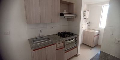 Apartamento en la unidad hacienda Niquía en la estación Niquía.
74 mts , 3 habitaciones, 2 baños, calentador, 1 Vestier, parqueadero privado y cuarto útil, full acabados.
Entre las zonas comunes de la unidad: Cancha sintética, fútbol, golfito, pista skate, juegos infantiles, zona BBQ, gimnasio descubierto, cubierto, zona de piscinas y placa polideportiva.

A unas cuadras de la estación del metro y del Centro Comercial Puerta del Norte.