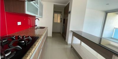 Apartamento en venta piso 23 , ubicado en Sabaneta, sector Las Lomitas,  cuenta con un área de 82 m2 , distribuido  en sala comedor , cocina integral con torre de hornos idenpendiente,  zona de ropas, baño social,  2 habitaciones (la habitacion principal esta unificada  x 2 , con pisibilidad de 3 alcobas), jacuzzi, se destaca por el balcon muy acogedor con una vista hermosa.cuenta con parqueadero lineal para dos vehiculos.

Además, la unidad cuenta con excelentes zonas comunes e incluye cancha de squas, gimanasio, 2 piscinas, turco, zona de mascotas, salon social y parque infantil. 

Este apartamento ofrece una experiencia de vida excepcional en un entorno lleno de comodidades. Los residentes pueden disfrutar de amplias zonas comunes que incluyen áreas de recreación, zonas verdes y espacios para compartir en familia o con amigos.

Recuerda que te ayudamos en todo en proceso de vivienda. 
