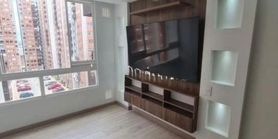 Esta propiedad en venta se encuentra ubicada en el barrio El Portal, en el desarrollo Reservas de Fontibón, en la ciudad de Bogotá D.C., Colombia. El apartamento está en el octavo piso y cuenta con 3 habitaciones, 1 baño, una cocina integral, zona de ropas y una superficie total de 46.73 m², de los cuales 41.82 m² están techados. Además, el edificio ofrece servicios como gimnasio, juegos infantiles, estacionamiento de visitantes, parqueadero comunal, portero y seguridad las 24 horas. Se encuentra en buen estado y tiene una ubicación estratégica.  DFV-858
