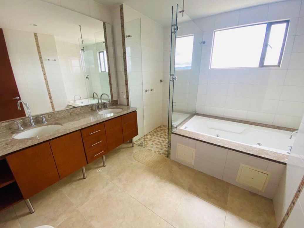 Apartamento de 3 alcobas en arriendo en Suba Naranjos, Bogotá, 224 m² · foto 17 de 20