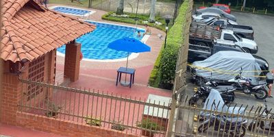 Apartamento en excelente estado listo para ser habitado, 3 habitaciones, 2 baños, cocina integral,  parqueadero en plataforma comunicarse solo ws 3. 012923889