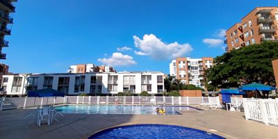 Apartamento Exclusivo en Ciudad Meléndez, Sur de Cali
¡Vive con estilo y comodidad! Espectacular apartamento de 82 m² construidos (74 m² de área privada) en sexto piso con una vista externa insuperable por ser esquinero con balcón para disfrutar  de buenos momentos en familia o con tus amigos, con acceso por ascensor y escaleras.
Disfruta de: 3 habitaciones cómodas (Principal con baño privado y amplio clóset). Baño social/de alcobas. Parqueadero propio en semisótano. Zona infantil, salón social. piscina de adultos y niños para pasar momentos inolvidables.  Vigilancia privada 24 horas. Shut de basuras en cada piso. Ubicado en un sector residencial tranquilo con todas las comodidades. Administración: $369.000.Muy cerca de Centros comerciales, parroquia, restaurantes, excelente movilidad para cualquier parte de Cali

¡Tu hogar ideal te espera!  ¡AGENDA TU CITA YA!