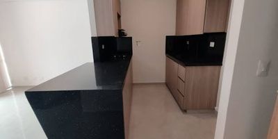 Tu Nuevo Hogar te Espera. Este excepcional apartamento   en el barrio fabricato. Con 2 Alcoba, 2 baños, cocina integral abierta y una vista impresionante, la ubicación es inmejorable. cerca a la  universidad san buenaventura, centro comercial Fabricato, autopista Medellín Bogotá, parque de bello, colegio la Salle, fabrica Postobón, hospital marco fidel Suárez, estación del metro a 15 minutos, y otras comodidades, tu comodidad está garantizada.