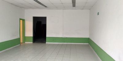 ¡Local en Arriendo en Avenida Santander, Manizales! ?✨

Ubicado en una de las zonas más comerciales y transitadas de la ciudad, este local de 75 m² es ideal para establecer tu negocio con gran visibilidad y fácil acceso.

Características del Local:
Amplios espacios con excelente distribución.
Pisos en cerámica para un acabado moderno y resistente.
Bodega espaciosa para almacenamiento.
Un baño para mayor comodidad.

Ubicación Estratégica:
Situado sobre la Avenida Santander, en una zona de alto flujo comercial, ideal para negocios que buscan proyección y visibilidad. No apto para restaurante o cafetería.

¡Aprovecha esta oportunidad! Contáctanos para más información y agenda tu visita. ?
