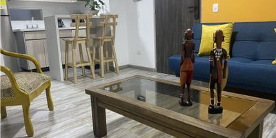 Apartamento amoblado en arriendo en Milán, Manizales

Oportunidad para quien busca un espacio acogedor y listo para habitar en uno de los sectores más cotizados de la ciudad. Este apartamento amoblado de 45 m² ofrece confort y luminosidad en cada rincón.

Descripción de la propiedad

El apartamento dispone de dos alcobas con closet y un baño completo que garantiza funcionalidad. La sala comedor se integra con la cocina semi integral equipada con gas y calentador, mientras la zona de ropas aporta practicidad. Los suelos en madera laminada brindan calidez y facilitan el mantenimiento.

Descripción del entorno y acceso

Ubicado en estrato 6, el inmueble se encuentra cerca de transporte público y centros comerciales, con acceso pavimentado que facilita los desplazamientos. El sector de Milán ofrece un entorno urbano dinámico con múltiples servicios a pocos pasos.

Contáctanos

Escríbenos por WhatsApp para conocer el valor del arriendo y las condiciones de contrato
Nuestro equipo te guiará en cada paso para que este apartamento sea tu próximo hogar
