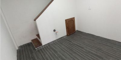 ¡Local en Arriendo en Palermo, Manizales! ?✨

Ubicado en una de las zonas más exclusivas y dinámicas de la ciudad, este local es ideal para emprendedores y negocios que buscan visibilidad y fácil acceso.

? Espacios y Comodidades: Cuenta con 20 m² de área construida, un baño, gas y piso en vinisol, ofreciendo un ambiente práctico y funcional.

? Ubicación Estratégica: Situado en Palermo, una zona de alta demanda comercial y residencial, con excelente conectividad y flujo de clientes potenciales.

¡Aprovecha esta gran oportunidad para tu negocio! Contáctanos para más información o agendar una visita. ??
