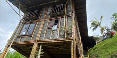 Tu nuevo comienzo empieza hoy.

Se alquila  local comercial campestre en el sector de la Cuchilla del Salado.Acceso a trasnporte público sobre vía principal, excelente ubicación. Cuenta con 3 baños,2 alcobas,balcón,gas y calentador, terraza y pisos en madera lacada.  La construcción es en ferroguadua artesanal.
