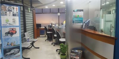 Estamos acá dispuesto ayudarte, cuéntanos lo que deseas y te lo haremos realidad.

Alquiler de oficina amplia,iluminada y en todo el centro de la ciudad. Cuenta con 1 baño,cocina sencilla y pisos en cerámica. 
