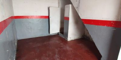 Se alquila local en el barrio el Prado. Mide 10 metros por dos. Excelente ubicación en zona comercial. Cuenta con 1 baño. 
