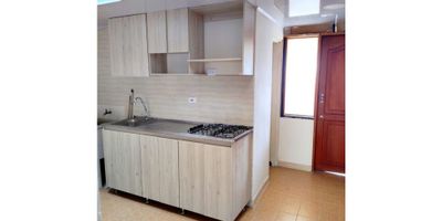 Amplio e iluminado local en los Cedros, con cocina semi integral, gas natural, patio, baño y suelos en cerámica. Disponible para renta de manera inmediata
