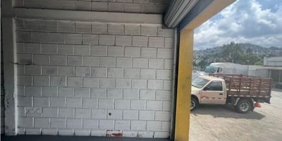 ¡Local Comercial para Arrendar en Villamaría, Caldas!

Descubre este excelente local ubicado en Villamaría, ideal para el desarrollo de tu negocio. Con 50 metros cuadrados de área y una altura de 7 metros, este espacio de un solo ambiente se adapta perfectamente a diversas actividades comerciales.

Características del Inmueble:


 Área: 50 m²
 Altura: 7 metros
 Un solo ambiente
 1 baño
 Luz trifásica


Ubicación y Accesibilidad:
El local se encuentra en una zona muy segura, con excelente ubicación y fácil acceso a transporte público, brindándote las condiciones óptimas para potenciar tu negocio.

¡No pierdas esta oportunidad y contáctanos para más información y para agendar una visita!
