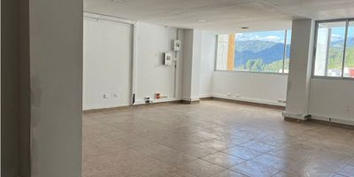¡Local Comercial para Arrendar en La Estrella, Manizales!

Descubre este local amplio e iluminado ubicado en el barrio La Estrella, ideal para potenciar tu negocio. Con excelentes rutas de acceso, este monoambiente cuenta con 2 baños y pisos en cerámica, lo que lo convierte en un espacio moderno y funcional.

Características del Inmueble:


 Área: 95 m²
 Monoambiente
 2 baños
 Pisos en cerámica
 Estrato 4


Disponible para renta inmediata.

¡No pierdas la oportunidad de establecer tu actividad comercial en este excelente local en La Estrella, Manizales! Contáctanos para más información y para agendar una visita.
