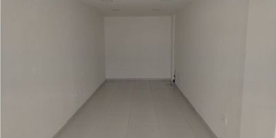 Local comercial en Sancancio

Ubicado en el núcleo urbano de Manizales, Caldas, se encuentra este local para alquiler con un área terreno de 17.58 M2. Se destaca por contar con área construida y privada del mismo tamaño. 

No solo eso, sino que contarás con cercanía a importantes centros comerciales, colegios y universidades, varios parques cercanos, vigilancia las 24 horas y para más comodidad parqueadero para visitantes.

El local para alquiler le ofrece una verdadera oportunidad para tener éxito en su negocio gracias a sus excelentes características tanto externas como internas. Contarás con la garantía de seguridad ofrecida por un circuito cerrado así como con la tranquilidad de contar con la puerta de recepción. Además el local se encuentra en una zona con una gran cantidad de paseantes, gracias a la cercanía al centro comercial.

 

Local ideal para: 


 Ropa
 Calzado
 Tecnología


Toca este botón para contactarnos:


