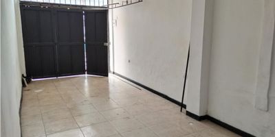 ¡Descubre esta oportunidad única en el corazón de Manizales! ? Este local para alquiler en el departamento de Caldas te brinda una amplia área de 20 M2 y una versatilidad increíble para tu negocio.

Características destacadas:


 Diseño moderno y funcional.
 1 baño completo y un baño auxiliar para la comodidad de clientes y empleados.
 Suelo de cerámica y mármol para un toque de elegancia.
 Ubicación céntrica rodeada de parques, transporte público cercano y zona comercial activa.
 Ambiente tranquilo y seguro en una zona residencial codiciada.


Incluye:


 Agua compartida con un apartamento.
 Luz independiente.
 No tiene gas.


Restricciones:


 No negocios de preparación de pintura.
 No negocios de licor o bar.


No dejes pasar esta oportunidad de establecer tu negocio en un lugar estratégico y de alta calidad. ¡Contáctanos ahora para más información y agenda una visita para conocer todas las ventajas que este local tiene para ofrecerte! ?


 
