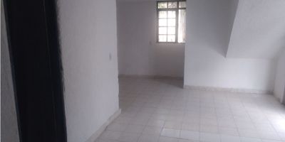 ? Arriendo de Local en Turín, Villamaría | ¡Oportunidad Económica!

¡Lleva tu negocio al siguiente nivel en este práctico local ubicado en Turín, Villamaría! Perfecto para emprendedores que buscan un espacio accesible y funcional en una zona tranquila.

? Espacio Versátil: Con 38 m² de área privada, este local ofrece un espacio ideal para diferentes tipos de negocios.

? Comodidad y Funcionalidad: El local cuenta con un baño auxiliar, suelo de cerámica/mármol, y acceso pavimentado, garantizando comodidad tanto para ti como para tus clientes.

? Ideal para tu Proyecto: Ubicado en un sector de fácil acceso y con un ambiente propicio para el comercio, este local es una excelente oportunidad para establecer tu negocio en Villamaría.

¡No pierdas la oportunidad de conocer este espacio! Contáctanos para más detalles y agenda tu visita hoy mismo.


