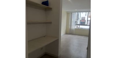 ? ¡Apartaestudio en Arriendo en Palogrande, Manizales!

Este apartaestudio es la opción perfecta si buscas un espacio moderno y funcional en una de las zonas más exclusivas de Manizales. Ideal para una persona o pareja que disfruta de la comodidad y una excelente ubicación.

? Diseño Compacto y Funcional: Con 35 m² de área privada, este apartaestudio cuenta con una habitación acogedora, un baño completo, y una cocina integral con barra estilo americano, ideal para optimizar el espacio y ofrecer mayor comodidad.

? Comodidades Modernas: Equipado con calentador a gas, suelo en cerámica/mármol, y una zona de lavandería, este apartaestudio te ofrece todas las facilidades para una vida moderna y eficiente. Además, desde el piso 6 podrás disfrutar de una vista panorámica espectacular.

? Seguridad y Servicios: El edificio cuenta con ascensor, circuito cerrado de TV y gimnasio. Ubicado en una zona residencial segura, con fácil acceso a transporte público y cerca de centros comerciales, colegios y universidades.

¡No pierdas la oportunidad de vivir en Palogrande, uno de los sectores más demandados de Manizales! Contáctanos para más información y agendar una visita.


 
