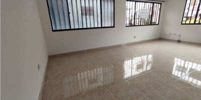 ? ¡Oficina en Arriendo en Arboleda, Manizales! ?

Trabaja con comodidad y estilo en esta hermosa oficina totalmente remodelada, con acabados de alta calidad y un diseño moderno que potencia la productividad.

? Espacios Funcionales: Con 96 m² de área privada, la oficina cuenta con 2 espacios independientes, ideales para salas de reuniones o áreas de trabajo privadas. Además, su vista a la calle y excelente iluminación natural crean un ambiente agradable y profesional.

?️ Comodidad y Equipamiento: Dispone de 2 baños, cocina semintegral y una distribución pensada para ofrecer confort y funcionalidad en cada rincón.

? Parqueadero y Ubicación Estratégica: Incluye 2 garajes y está ubicada en el primer piso de un edificio en una zona tranquila y segura, con fácil acceso al transporte público y cercana a escuelas y comercios.

? Ideal para Empresas: Si buscas un espacio que combine comodidad, seguridad y una excelente ubicación, esta oficina es la opción perfecta para tu negocio.

? ¡Contáctanos y agenda tu visita hoy mismo!


 
