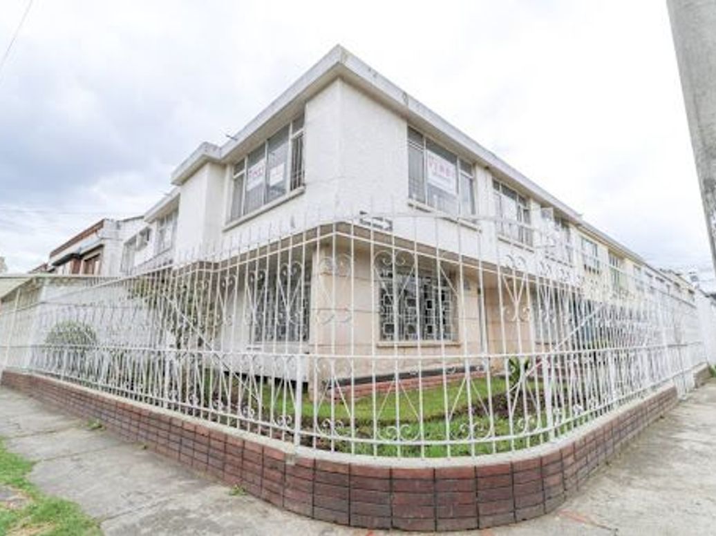 Casa de 6 alcobas en venta en Santa Monica, Bogotá, 241 m² · foto 2 de 20