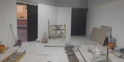 ? Arriendo Local en el Centro de Manizales

✨ Características principales:


 Área privada: 54 m².
 Distribución: 1 baño, espacio amplio y bien iluminado.
 Ubicación: Cerca del Almacén París, con acceso estratégico en pleno centro.
 Estado: Se entrega totalmente terminado, con un diseño independiente ideal para múltiples negocios.
 Estrato: 3.


? Ventajas: Excelente iluminación y ubicación en una zona comercial de alta afluencia.

? Perfecto para emprender tu negocio en el corazón de la ciudad! ? Agenda tu visita hoy mismo.

 
