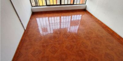 ¡Apartamento en Arriendo en Villa Nueva, Manizales! ?

Ideal para quienes buscan un espacio funcional y económico, este apartamento ofrece lo esencial para vivir con independencia en una zona residencial cercana a todo.

✨ Distribución práctica: Al ingresar encuentras 2 habitaciones, seguida de la cocina, el baño y un pequeño patio de ropas. Cuenta con armario empotrado y piso en cerámica.

? Servicios compartidos: El agua y la luz se comparten con otras 3 viviendas.

? Buena ubicación: En un sector pavimentado y cercano a universidades, centros comerciales y transporte público. Además, admite mascotas ?.

¡Contáctanos y agenda tu visita hoy mismo!


 
