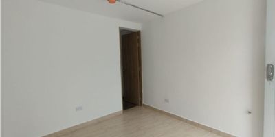 ¡Local en Arriendo en Castilla, Manizales! ?

Oportunidad ideal para emprendedores o inversionistas. Este local de 14 m² está ubicado en el primer piso, con excelente visibilidad exterior y fácil acceso desde vía pavimentada.

? Comodidades y Espacio: Cuenta con baño privado, piso en cerámica, servicios de agua y electricidad, y portería con vigilancia, lo que brinda seguridad para tu negocio.

? Ubicación Estratégica: Situado en una zona comercial y residencial, cerca de colegios, universidades, parques, centros comerciales y con transporte público cercano.

? Modalidad Flexible: Puedes comprarlo por $80.000.000 o arrendarlo por $650.000 mensuales. ¡Una inversión rentable en una zona con alto flujo peatonal!

Contáctanos y conoce este espacio con todo el potencial para tu próxima idea de negocio.


 
