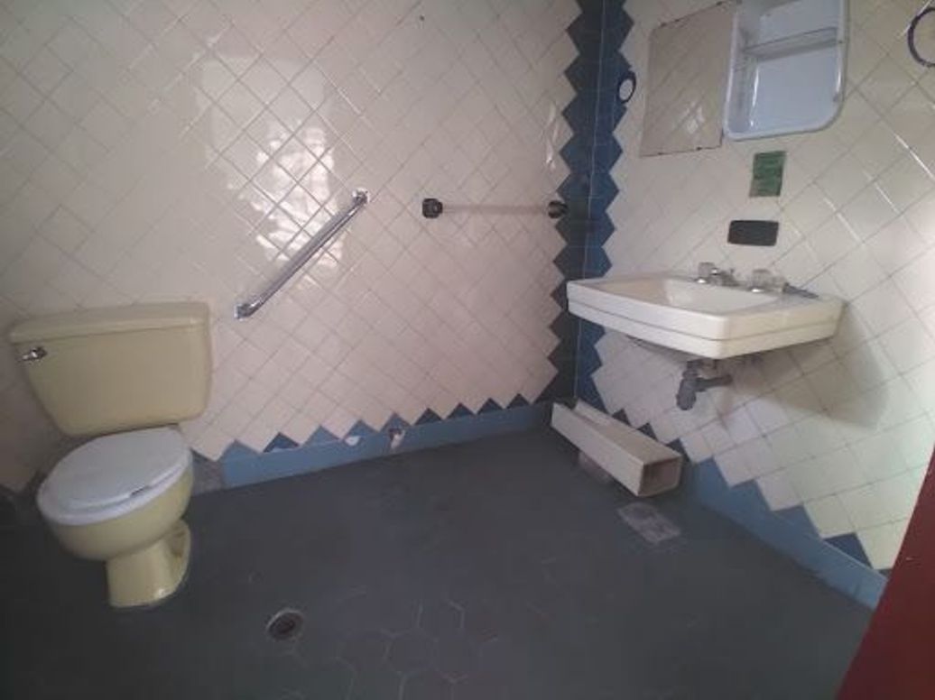 Casa de 8 alcobas en venta en Ciudad Berna, Bogotá, 400 m² · foto 5 de 13