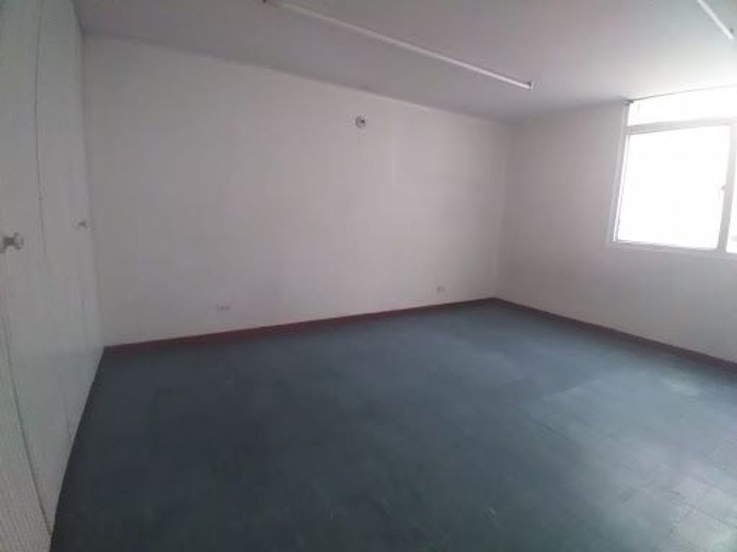 Casa de 8 alcobas en venta en Ciudad Berna, Bogotá, 400 m² · foto 6 de 13