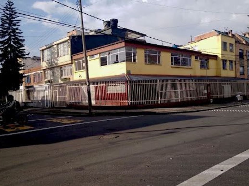 Casa de 8 alcobas en venta en Ciudad Berna, Bogotá, 400 m² · foto 13 de 13