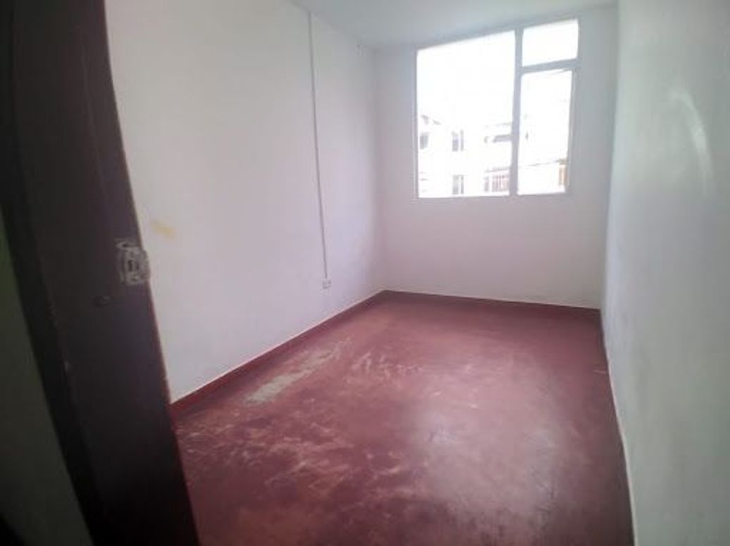 Casa de 8 alcobas en venta en Ciudad Berna, Bogotá, 400 m² · foto 7 de 13