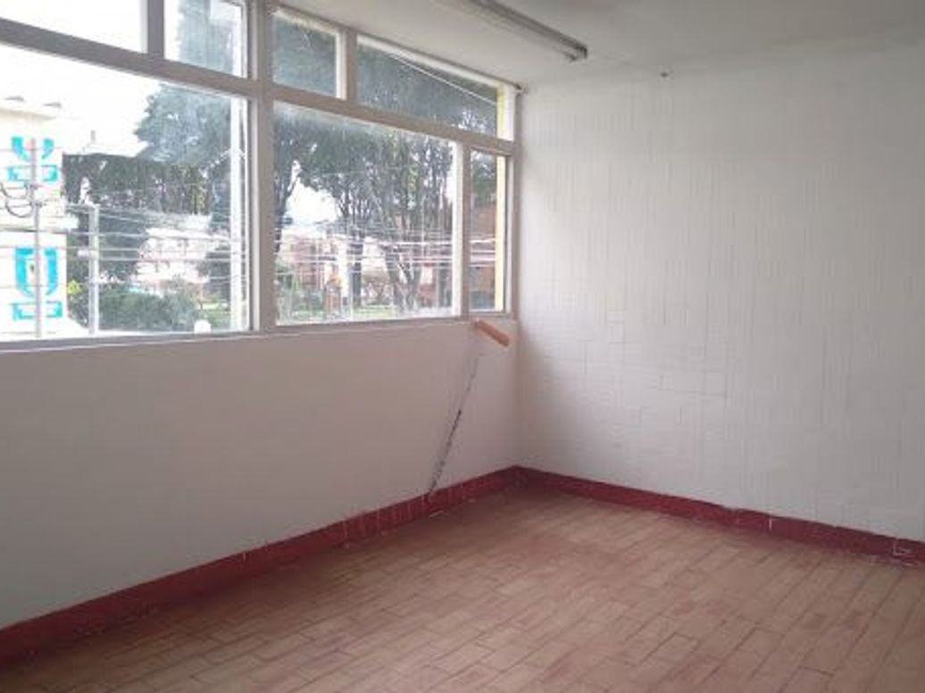 Casa de 8 alcobas en venta en Ciudad Berna, Bogotá, 400 m² · foto 10 de 13