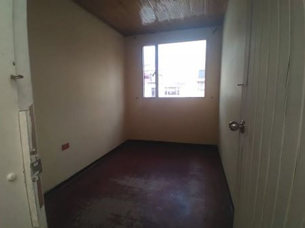 Casa de 8 alcobas en venta en Ciudad Berna, Bogotá, 400 m² · foto 11 de 13