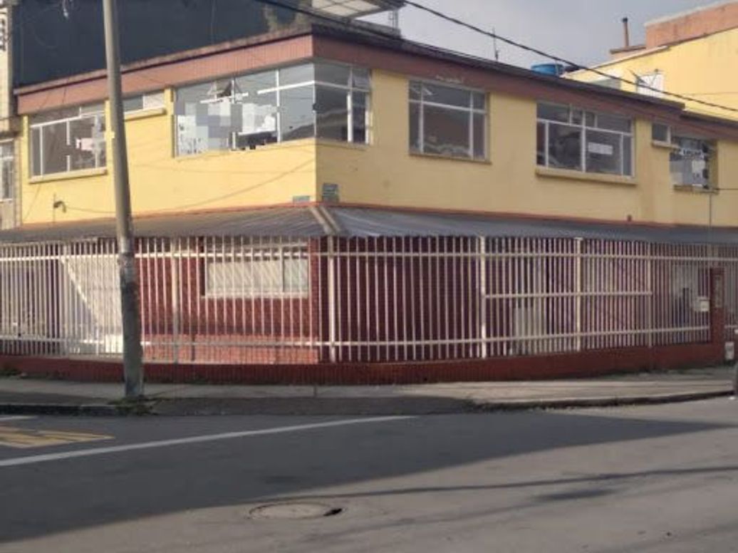 Casa de 8 alcobas en venta en Ciudad Berna, Bogotá, 400 m² · foto 12 de 13