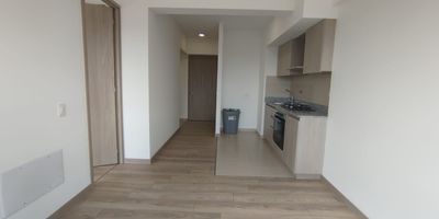 Se arrienda moderno apartaestudio en el municipio de Rionegro, barrio El Porvenir, en la unidad cerrada Vivari, ubicada frente al Centro Comercial San Nicolas y el Exito. Su ubicacion es estrategica, con acceso directo a la via hacia el Aeropuerto Jose Maria Cordova y el Tunel de Oriente, lo que garantiza excelente conectividad. Ademas, esta cerca de hospitales, colegios y supermercados, lo que lo convierte en una opcion ideal para vivir con comodidad. El apartamento cuenta con espacios bien distribuidos, excelente iluminacion natural y acabados contemporaneos. La unidad ofrece seguridad 24 horas, zonas comunes, juegos infantiles y areas verdes para el disfrute de toda la familia. Un lugar ideal para tu nuevo hogar!